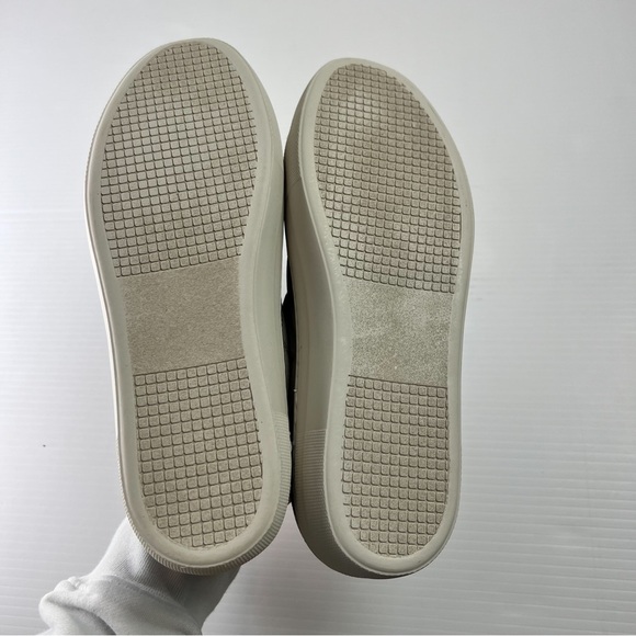 Steve Madden Sneaker Women's 9 Globe Grey Faux Leather Slip On Shoes - Picture 10 of 10